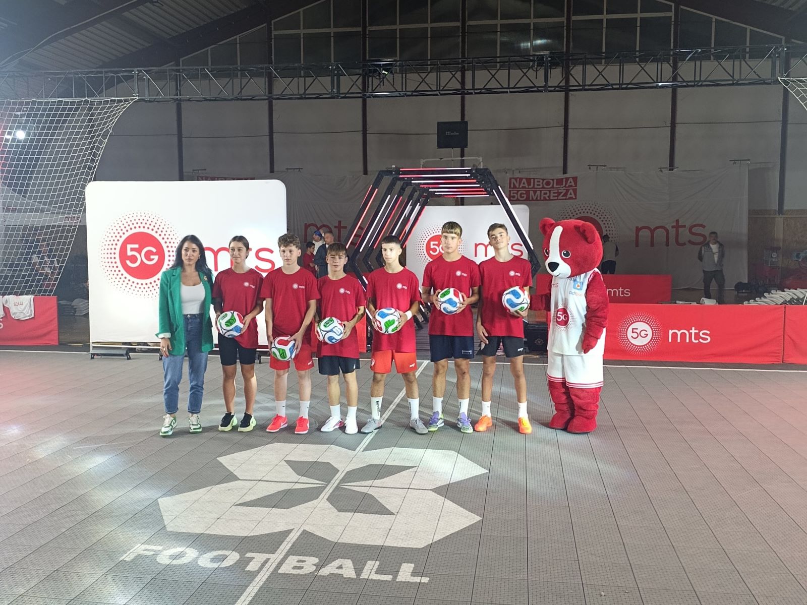 БРОНЗА ЗА НАШУ ШКОЛУ НА МТС ТУРНИРУ У МАЛОМ ФУДБАЛУ 3×3!